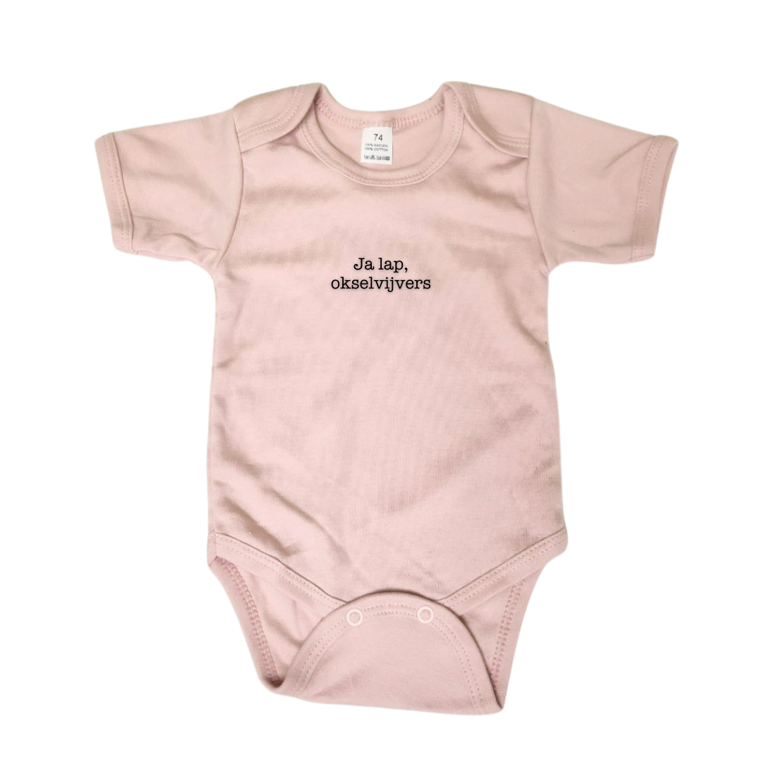 Roze rompertje voor baby's en peuters met een grappige tekst op. Een leuk babycadeau!