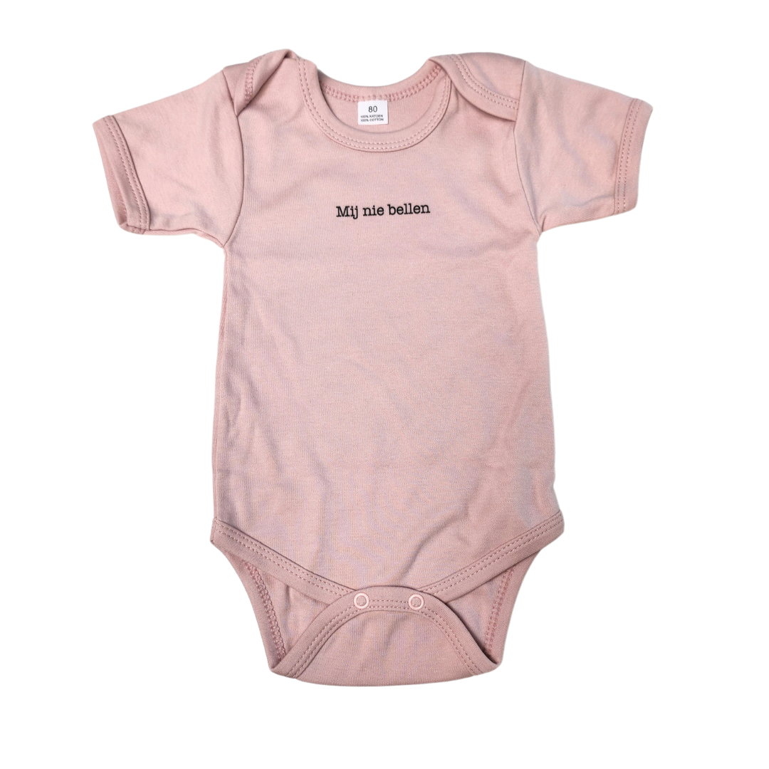 Lichtroze rompertje voor baby's en peuters met een grappige tekst. Leuk als cadeau voor een verjaardag!