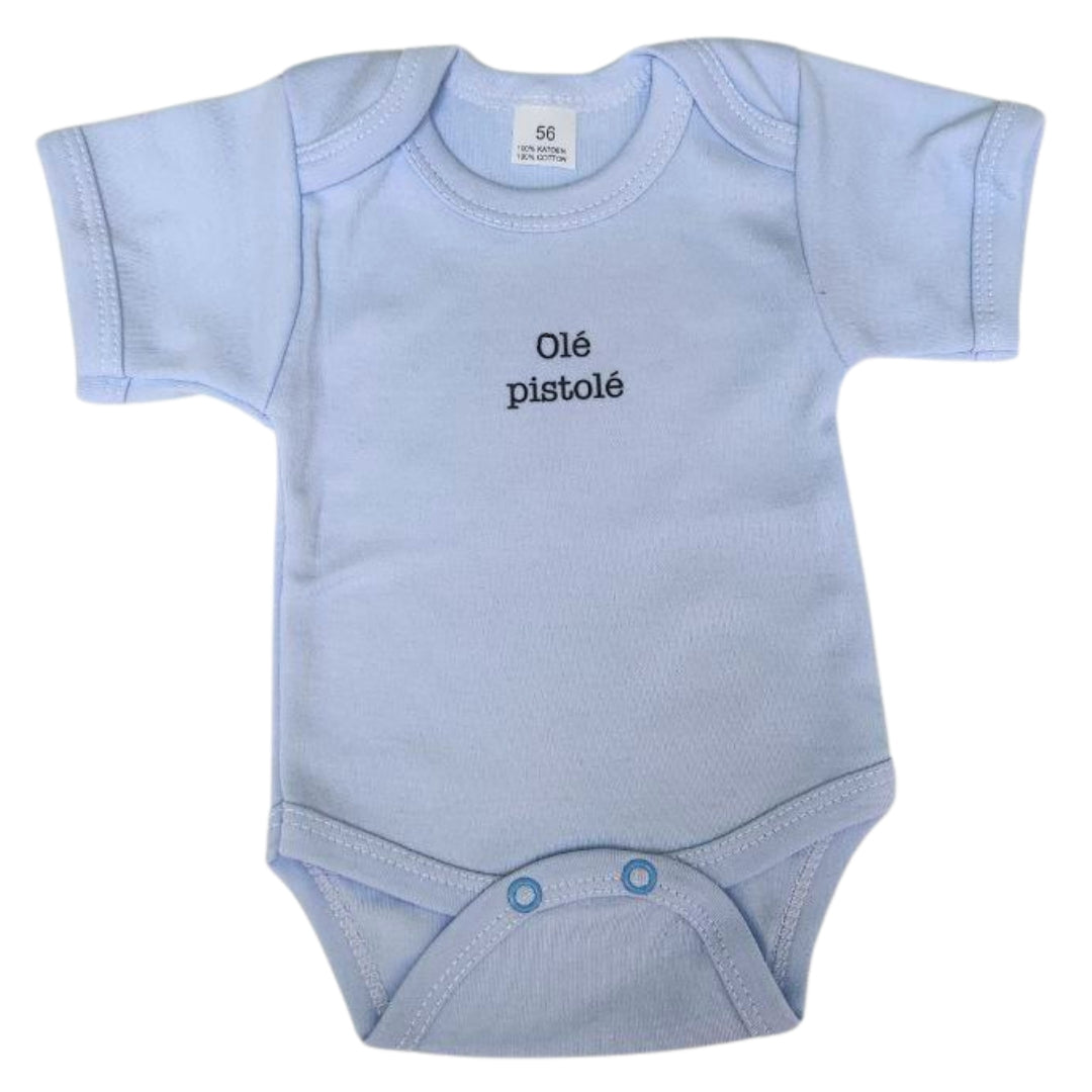 Blauwe body voor baby's met leuke tekst 'olé pistolé'. Perfect als origineel kraamcadeau